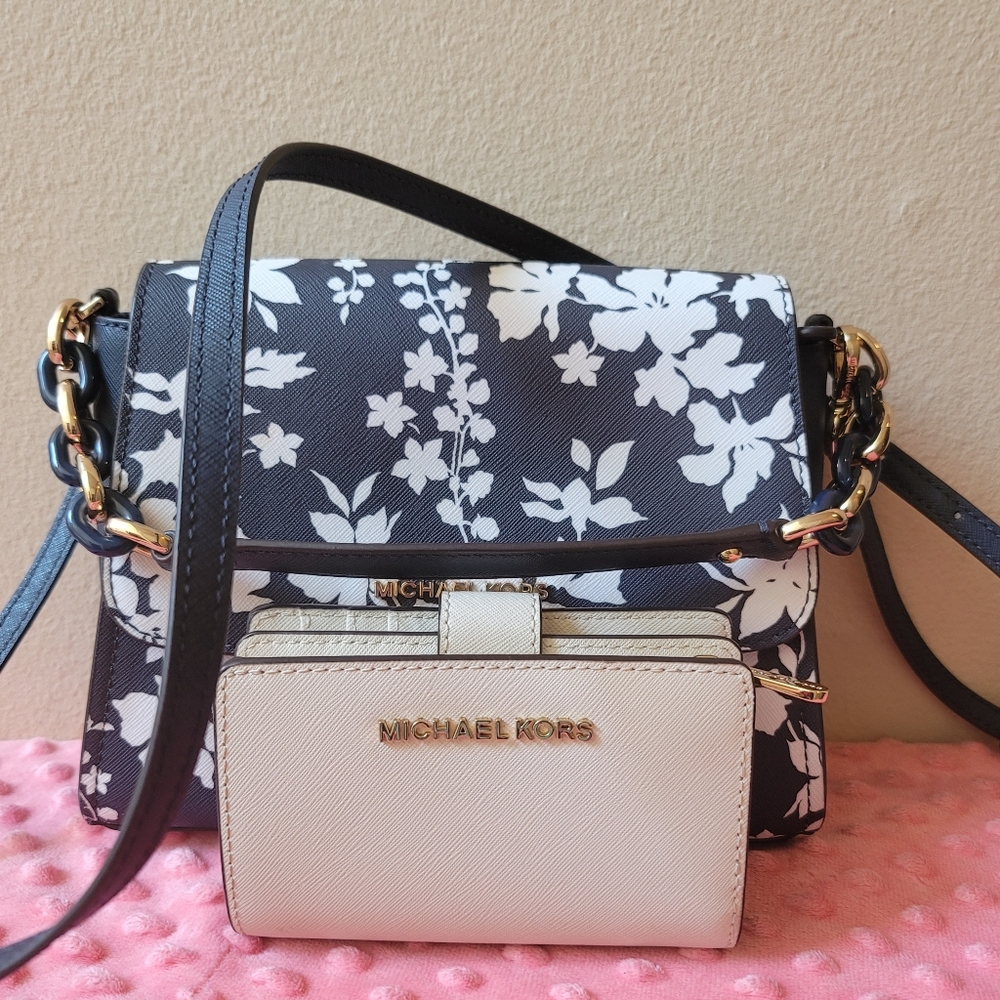 Michael Kors crossbody bag and wallet - Picture 2 of 13